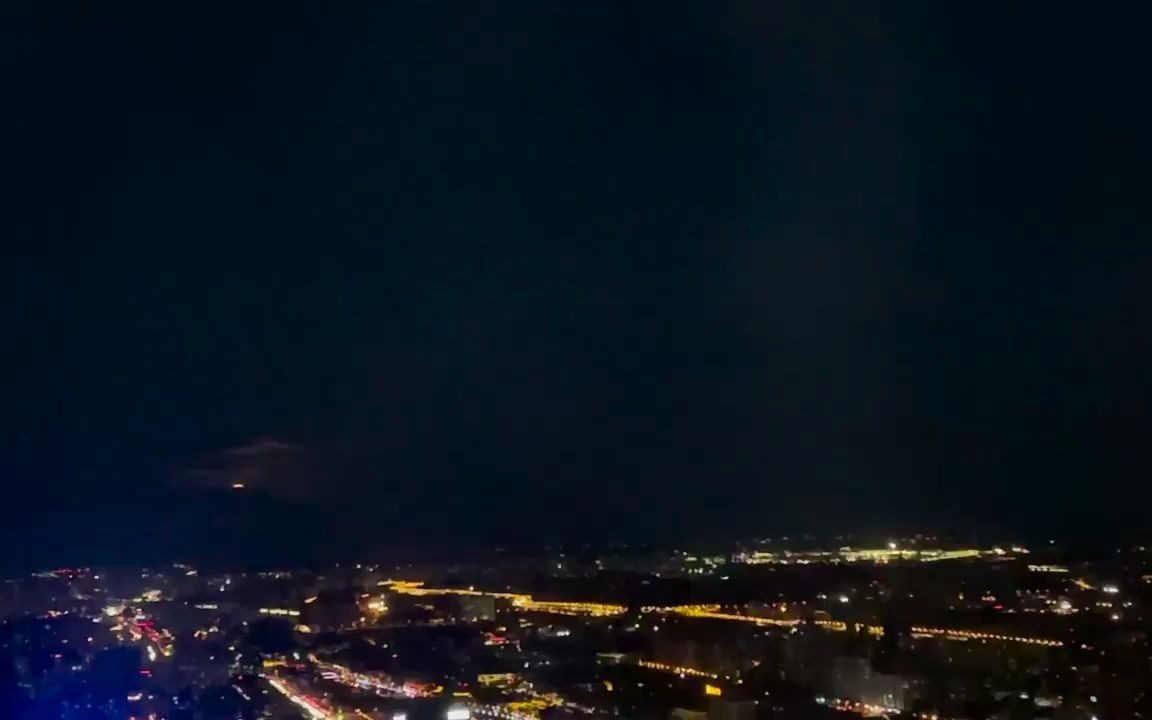 琼楼高处月更圆，北京330米高空带你看明月初升