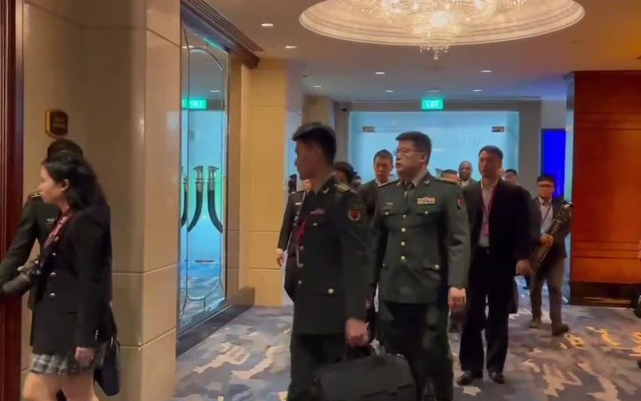解放军代表团走进香格里拉对话会现场