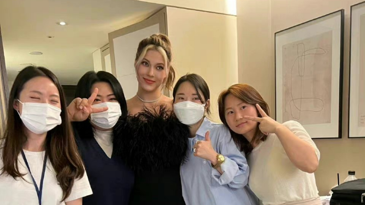 谷爱凌亮相巴黎名媛舞会
