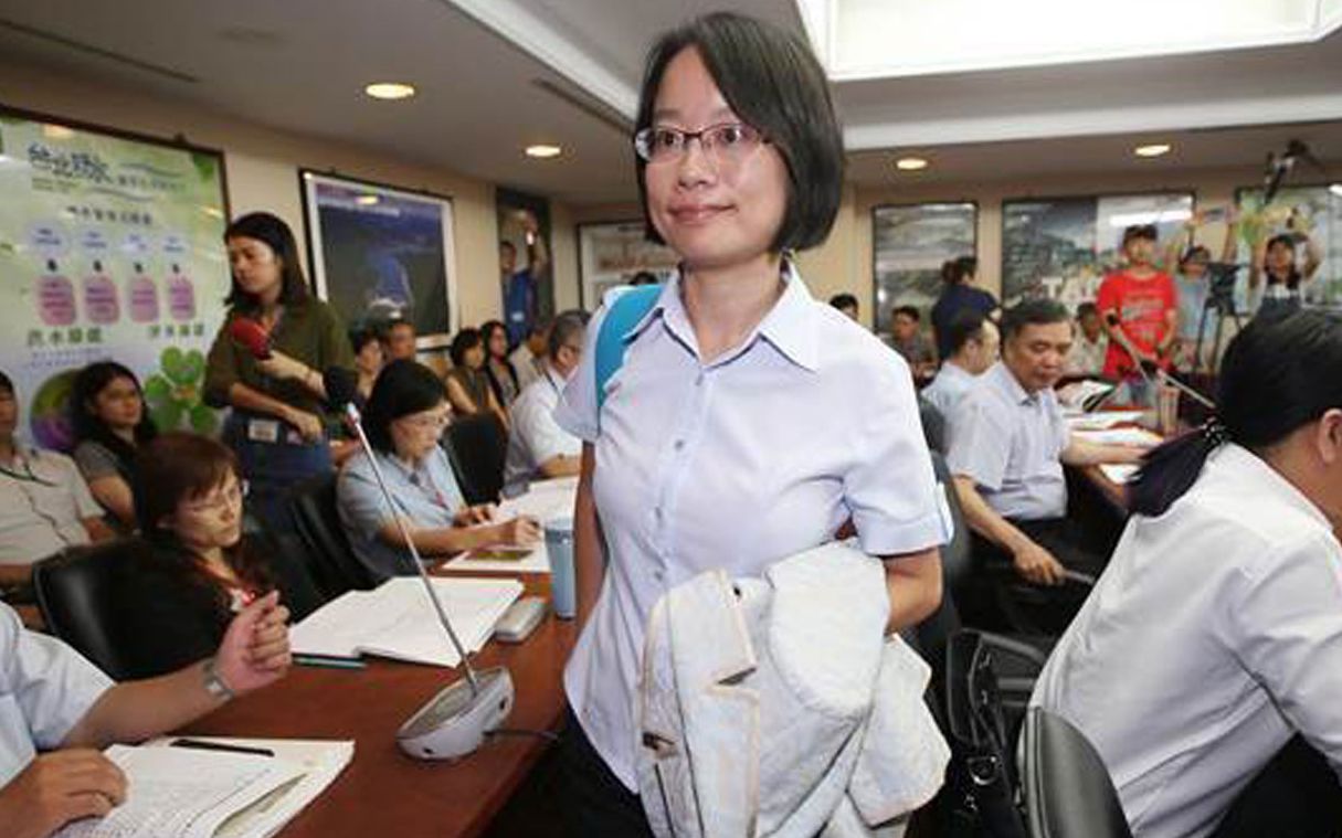 过半数举手！蔡英文亲信遭炮轰后被投票赶出场