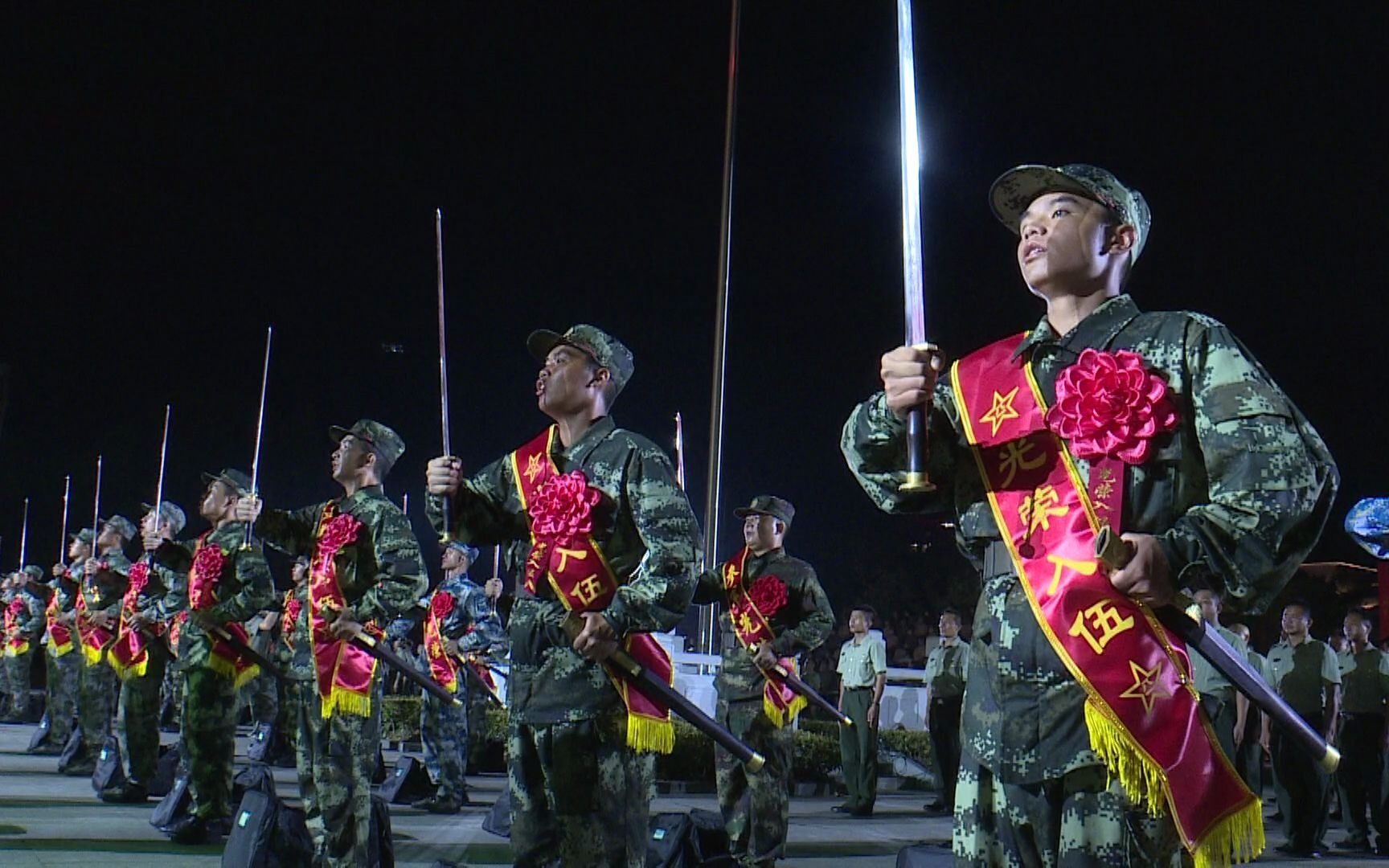 帅炸！丽水市2021年秋季新兵欢送暨“从戎之剑”赠剑仪式，热血沸腾！