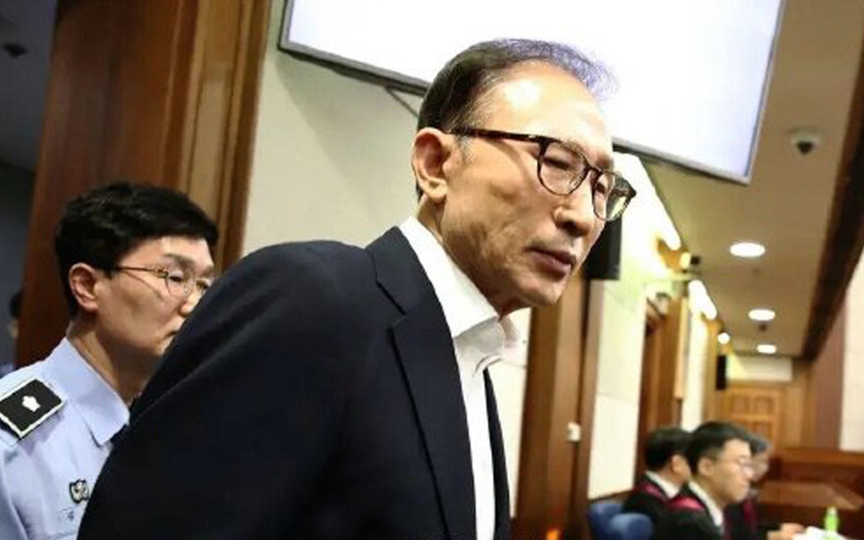 韩国前总统李明博终审获刑17年 罚金130亿韩元 追缴57亿韩元