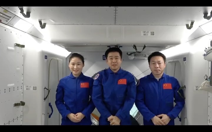 人民空军迎来73岁生日，神十四航天员从太空发来祝福