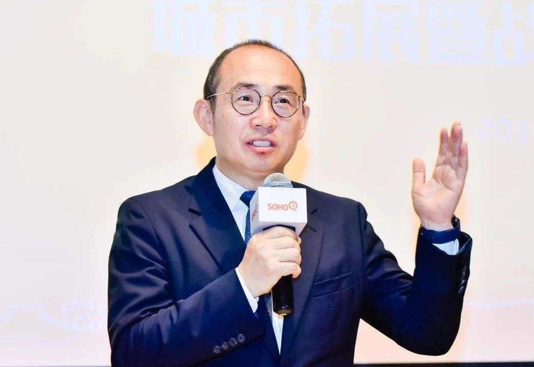 潘石屹冯仑探讨有钱为何易犯错：容易夸大自己能力，看不到风险