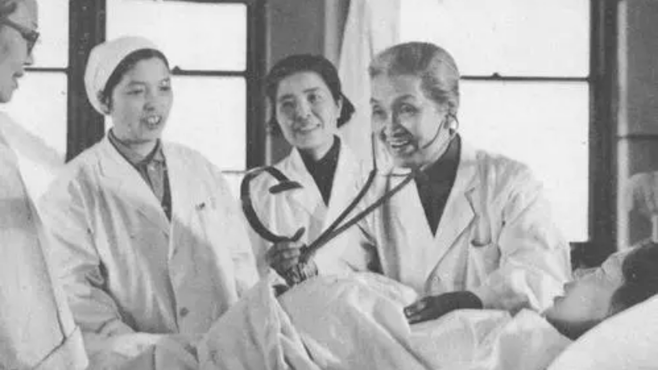 1962年林巧稚为抢救患溶血症新生儿，大胆进行三次换血
