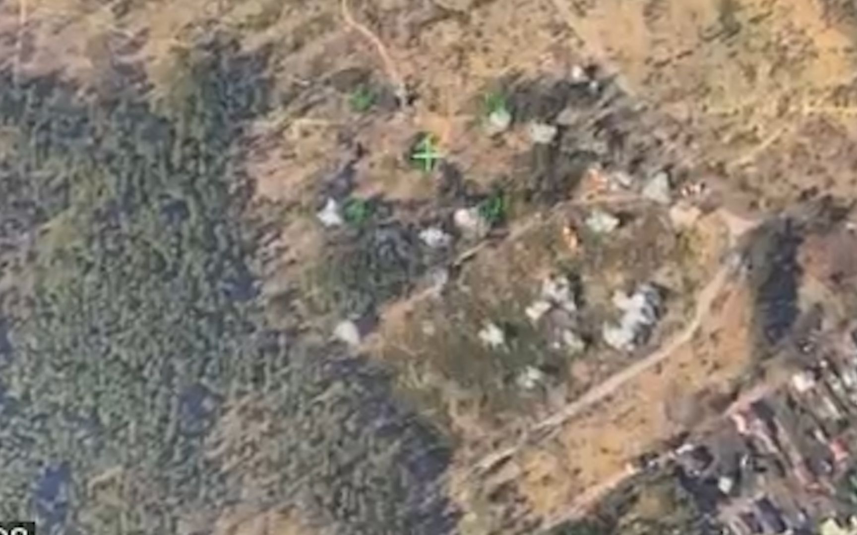 乌炮兵阵地藏于森林 俄军无人机定位摧毁，阵地多点爆炸浓烟骤起