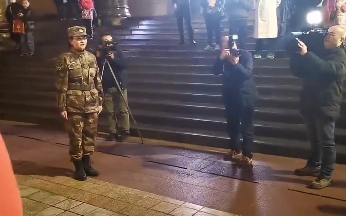 心疼！那个声音清脆的女指挥员，出征武汉四天后……