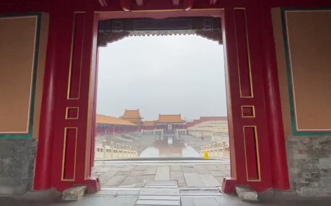 红墙飞檐，倒影成趣！60秒带你赏雨后故宫