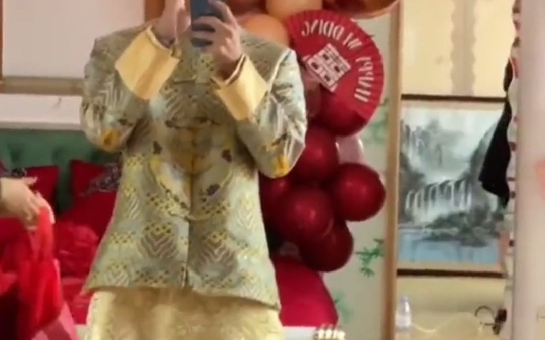 结婚现场一家人颜值超高,原以为是新郎没想到竟是新娘的弟弟,后面妈妈也超抢镜