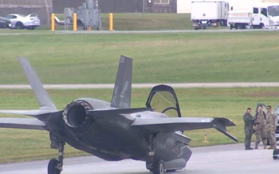 日本嘉手纳基地美军F-35B机头着地发生故障