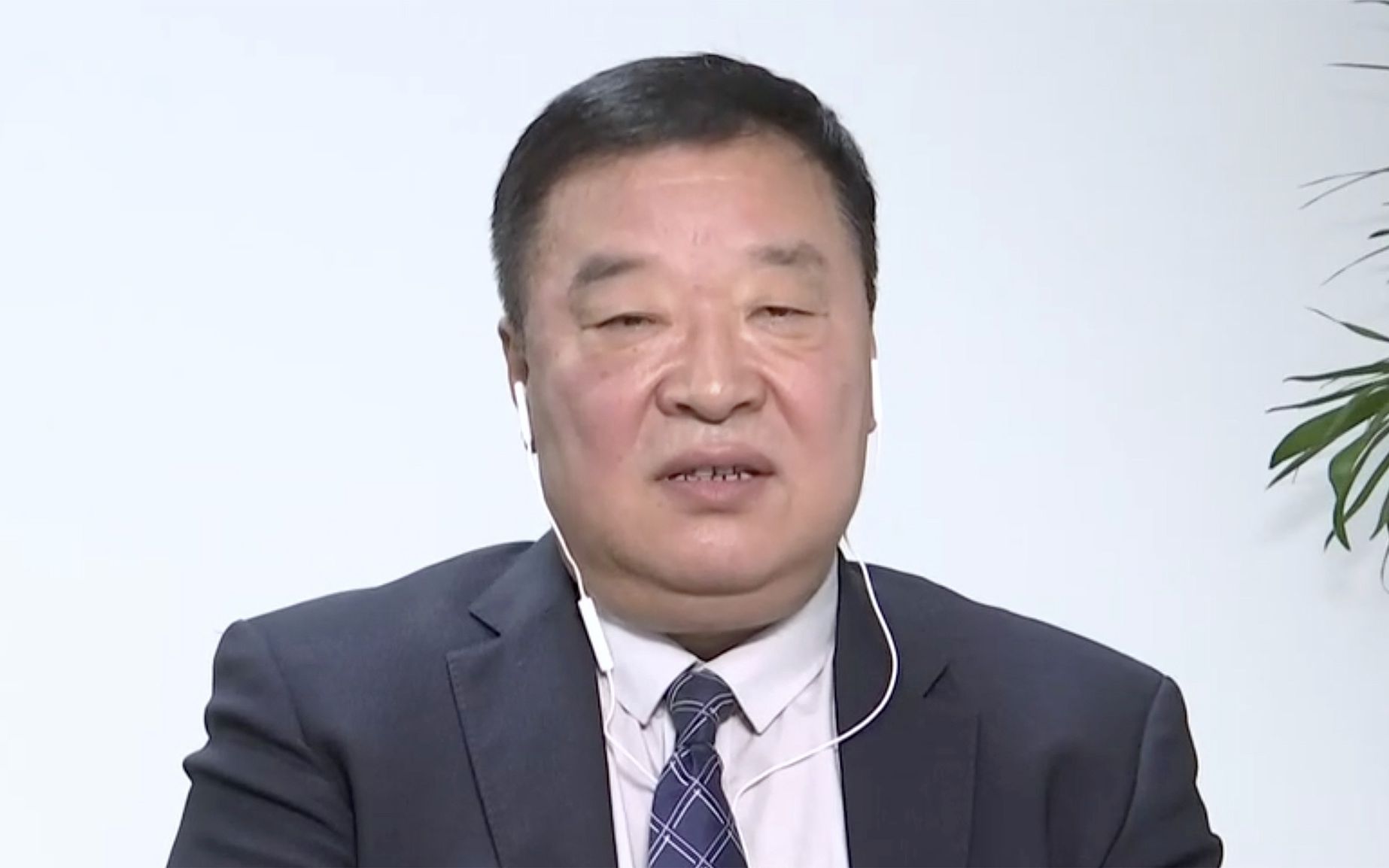 梁万年：新冠病毒很独特 目前还不能说疫情结束