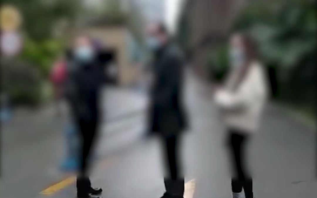 成都一保安阻拦无健康码人员强闯小区遭开除？官方：已和解，未辞退