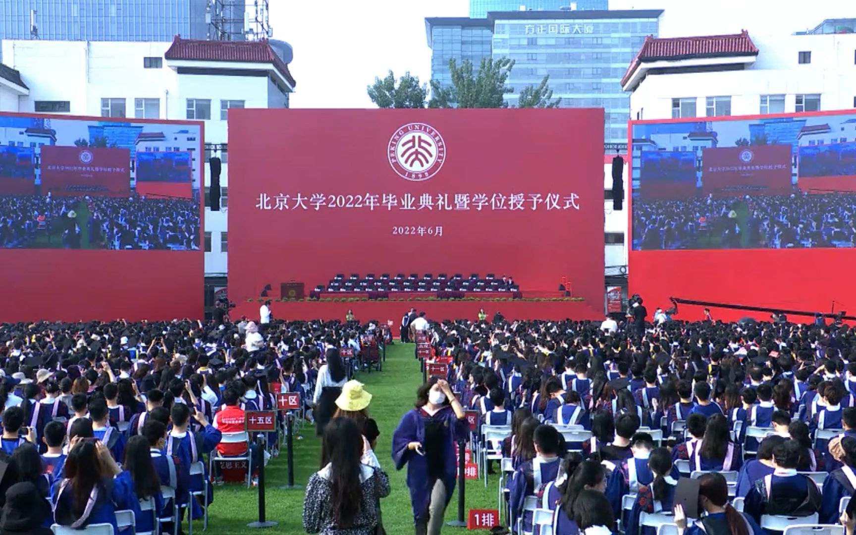 高校毕业典礼大型KTV现场合集来了，速来围观别人家的大学