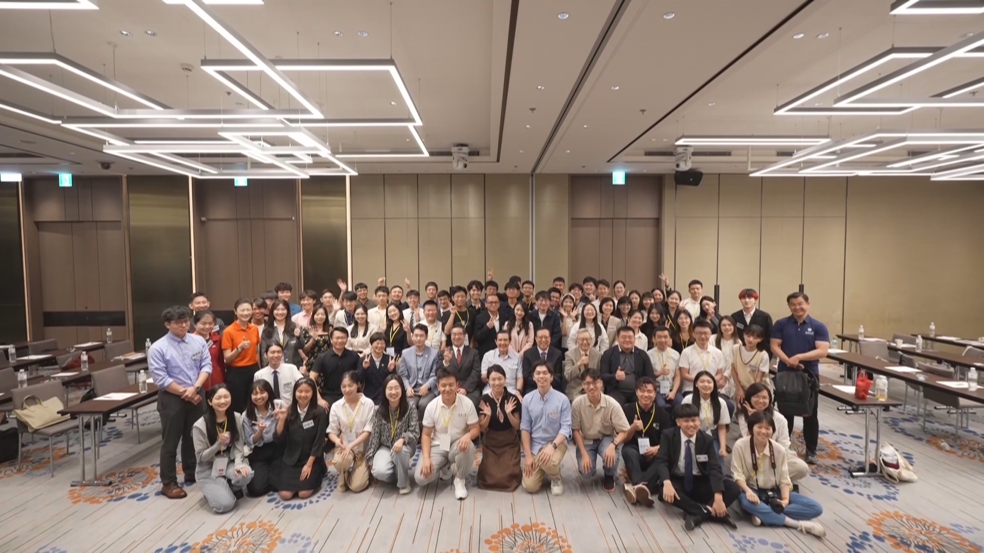大陆师生团与马英九基金会交流 场面热络相谈甚欢