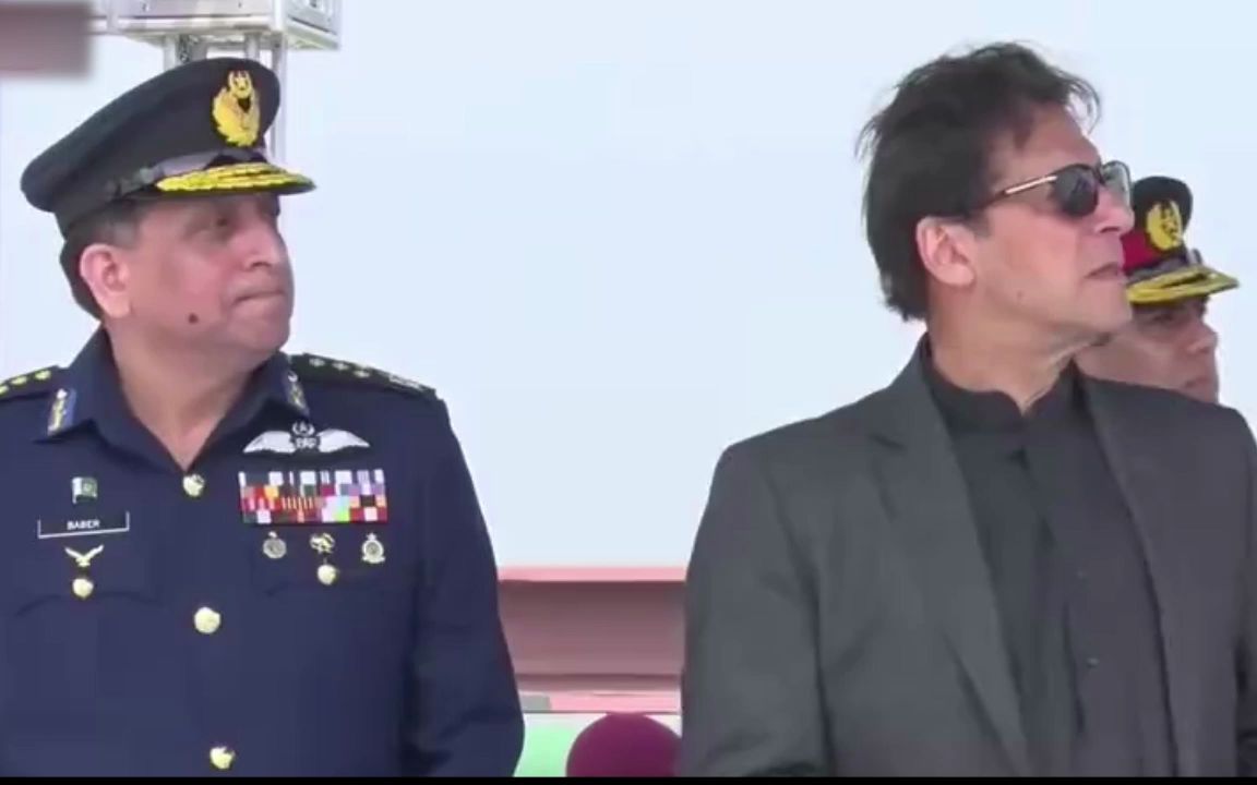歼-10C正式入役巴基斯坦空军，巴总理伊姆兰·汗出席仪式并亲身体验战机