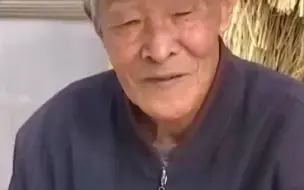 你见过蓑衣吗？青岛83岁大爷编蓑衣，真心真意教也没人学：这手艺不挣钱啊！