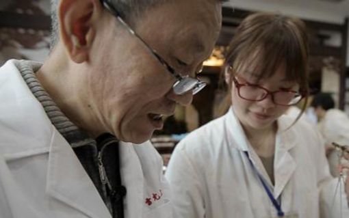 摄界｜上海老药工45年如一日 不忘初心传承中医国粹