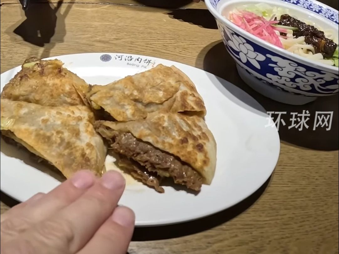 哪一道菜是你的最爱？英国夫妇游北京，分享其在144小时免签内吃过的所有中国美食