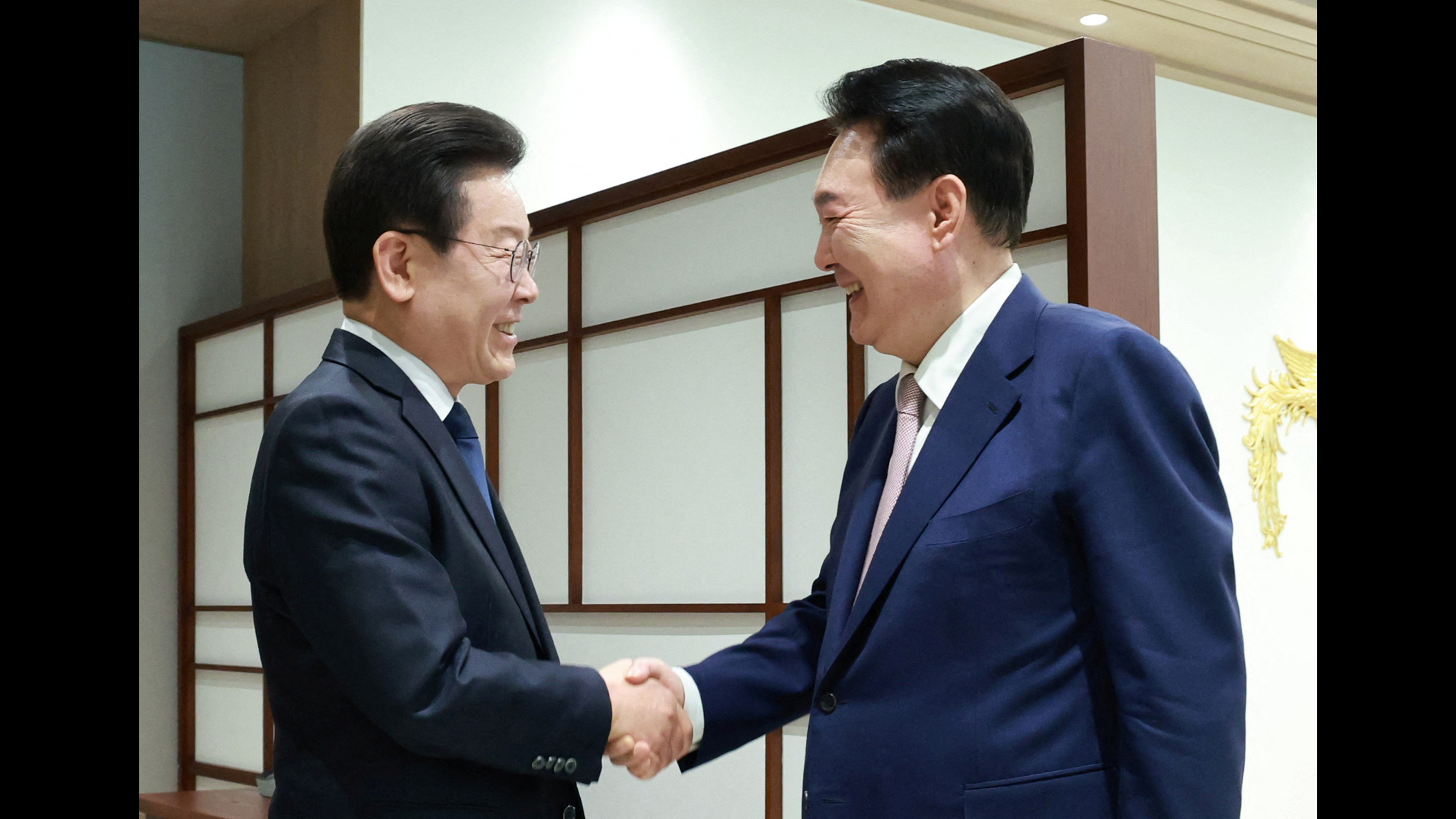 尹锡悦上台后首次与李在明会面 双方各说各话难有“公约数”