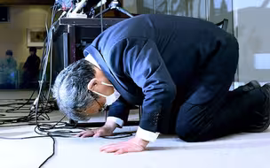 现场！日本失联观光船已致11人遇难，所属公司社长连跪3次道歉
