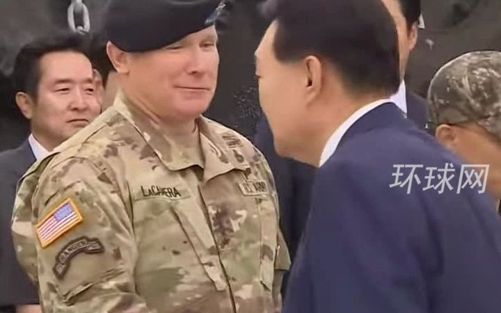 尹锡悦登上美军战略核潜艇，成外国领导人中第一位，向朝鲜发出强烈警告