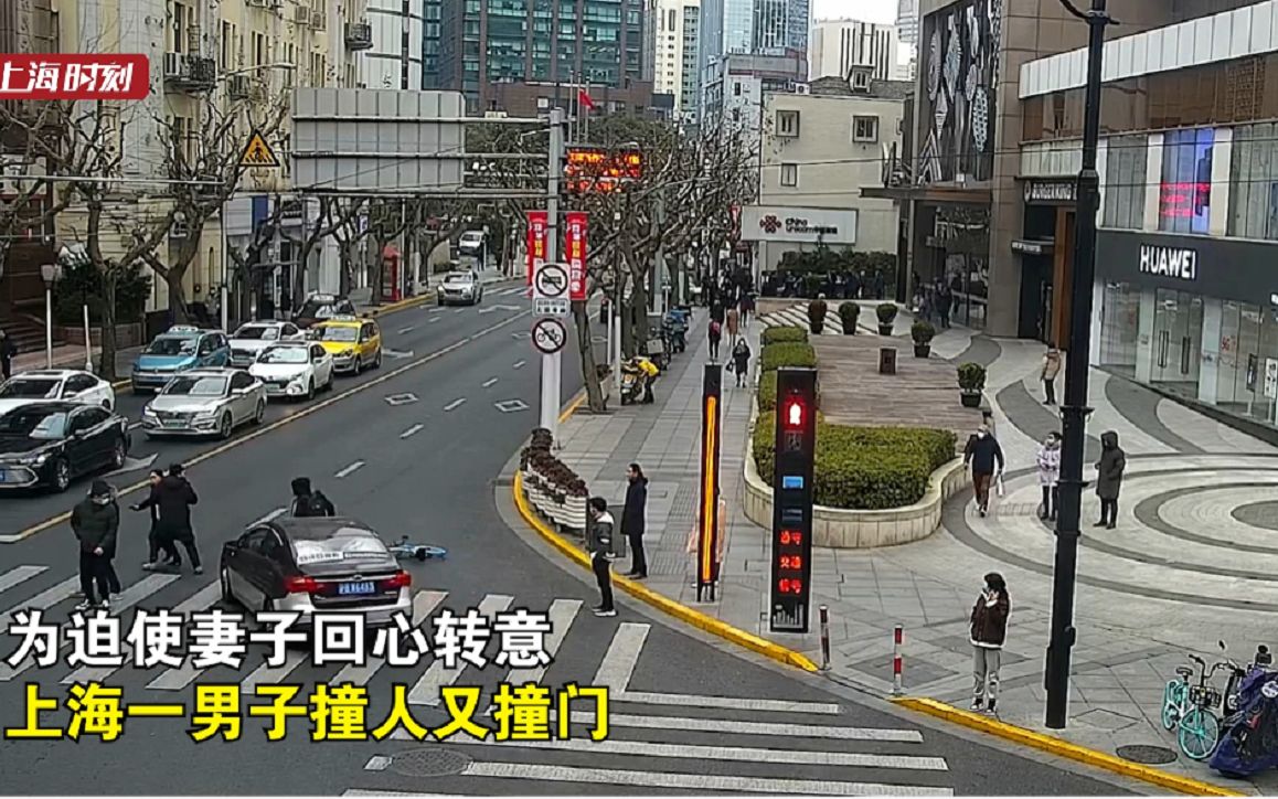 男子驾车撞人又撞门 欲以疯狂行为逼迫妻子回心转意