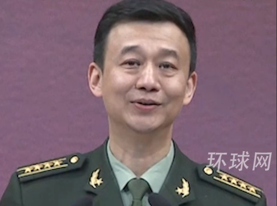 国防部的新年祝福让人踏实暖心：展望新的一年，请你相信，无论你身在何方，中国军队将永远做你可以依靠的坚强臂膀