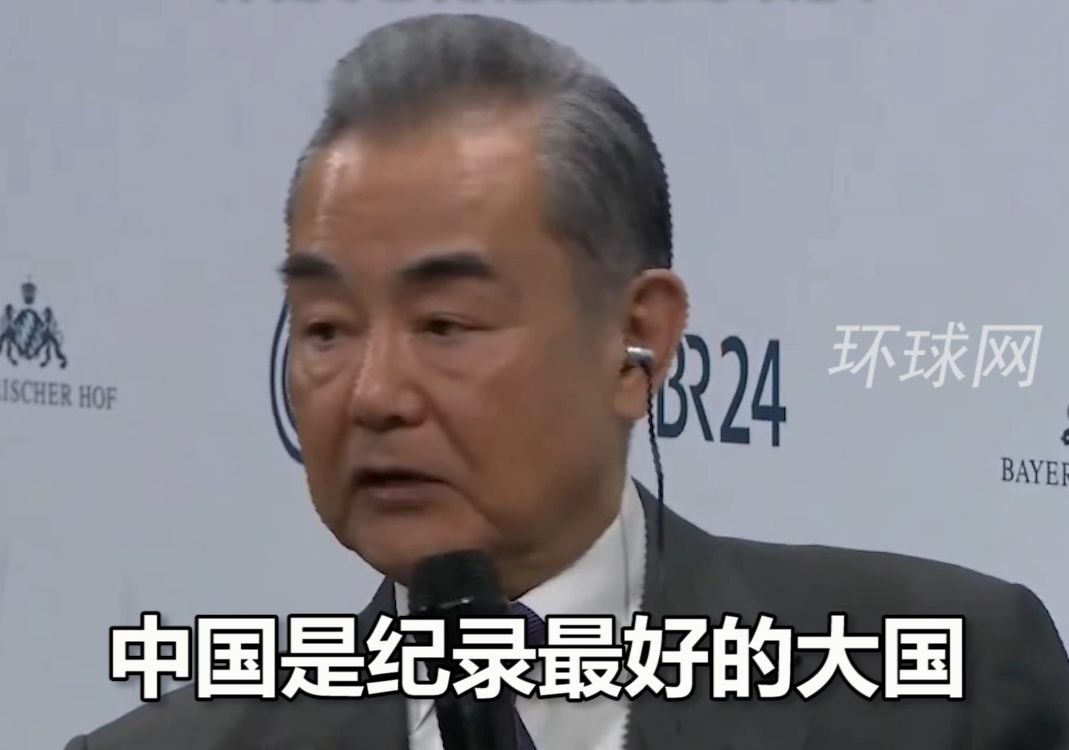 王毅建议大家比较一下：在和平与安全的问题上，中国是纪录最好的大国，我们从没发动过战争，从没参与过战争，从没想颠覆别国政权