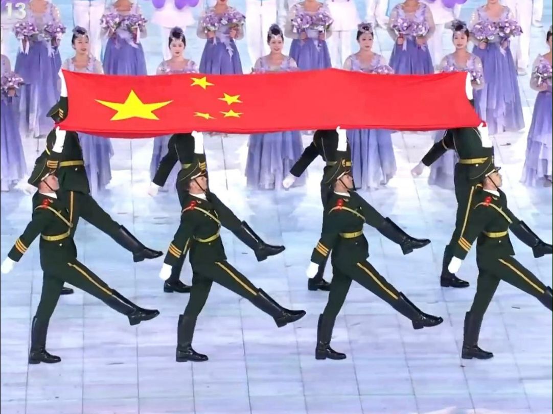 哈尔滨亚冬会开幕式，五星红旗入场，此刻，一起传递这抹中国红！
