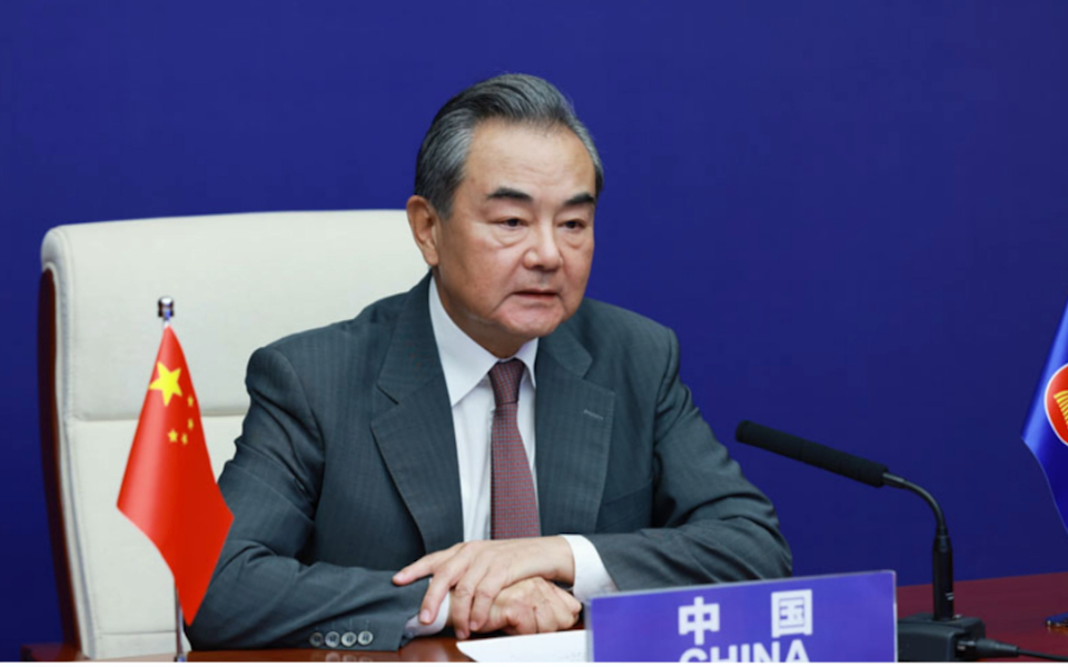 美国国务卿对中国事务指手画脚，王毅：这个时代不该有“教师爷”