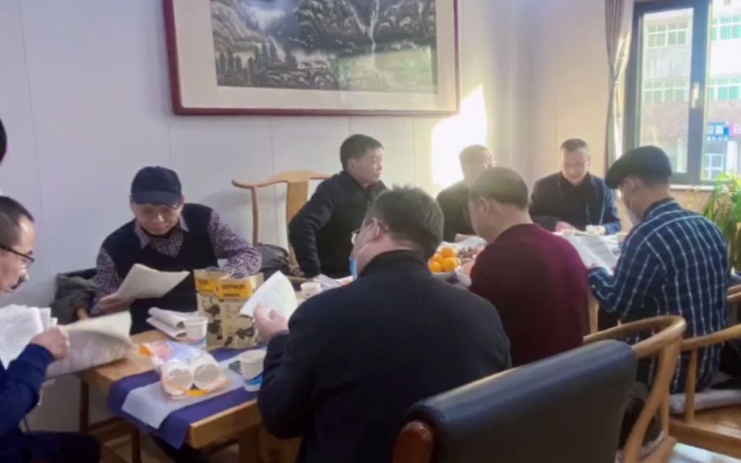 九科老师突袭家访检查作业，压迫感扑面而来。网友：还以为是专案组来查案了