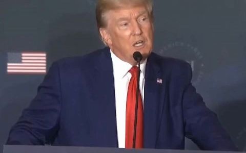 特朗普：现在的美国是一个“污水坑”