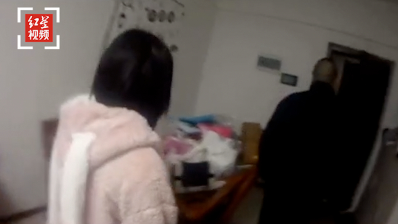 女孩因感情问题吞药轻生 成渝警方紧急联动挽救生命