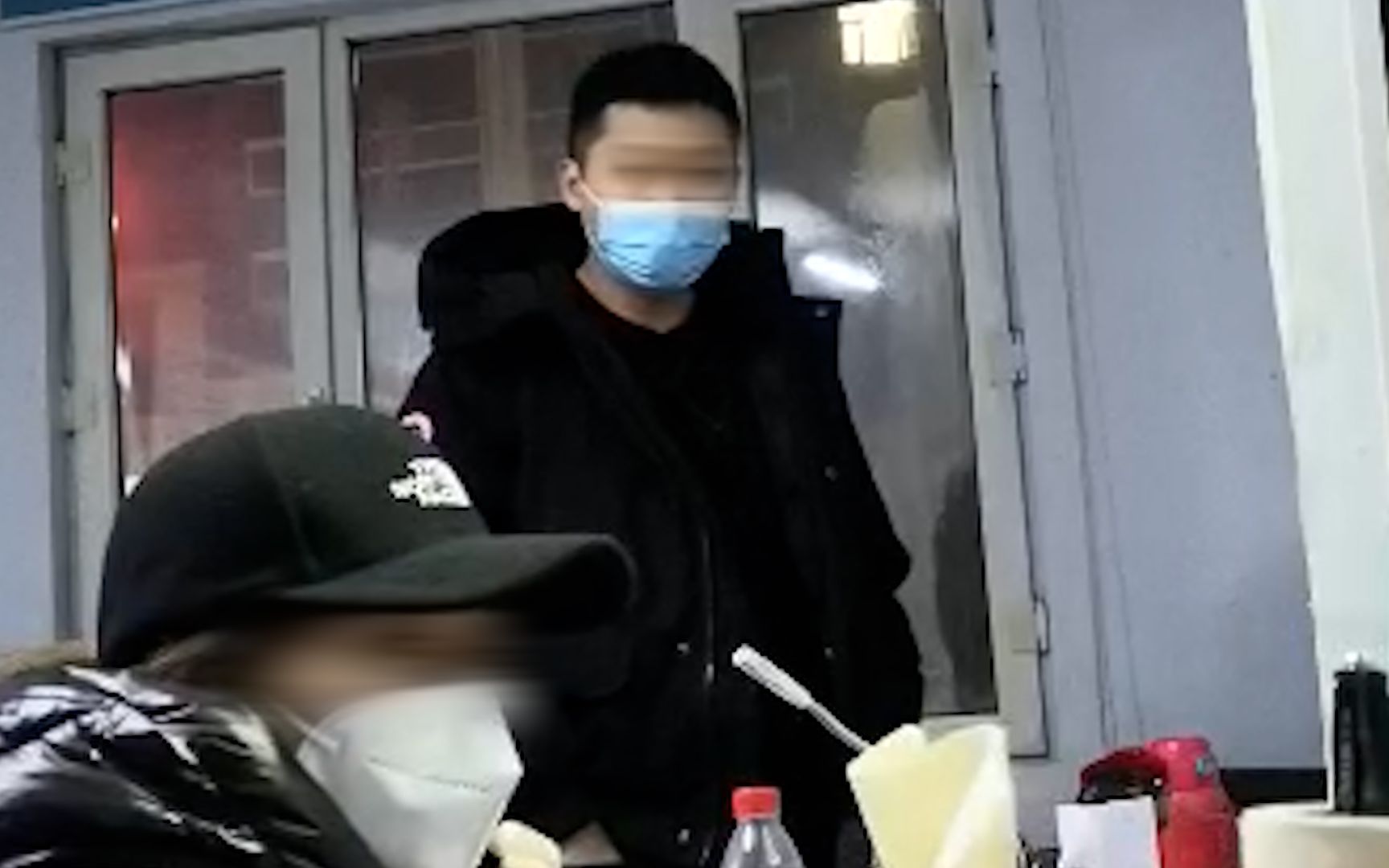 黑河一男子驾车闯卡后打电话找“局长”说情？官方回应