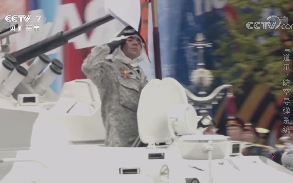 “道尔”M2DT型的防空导弹系统 具备很强的机动能力和防空火力掩护