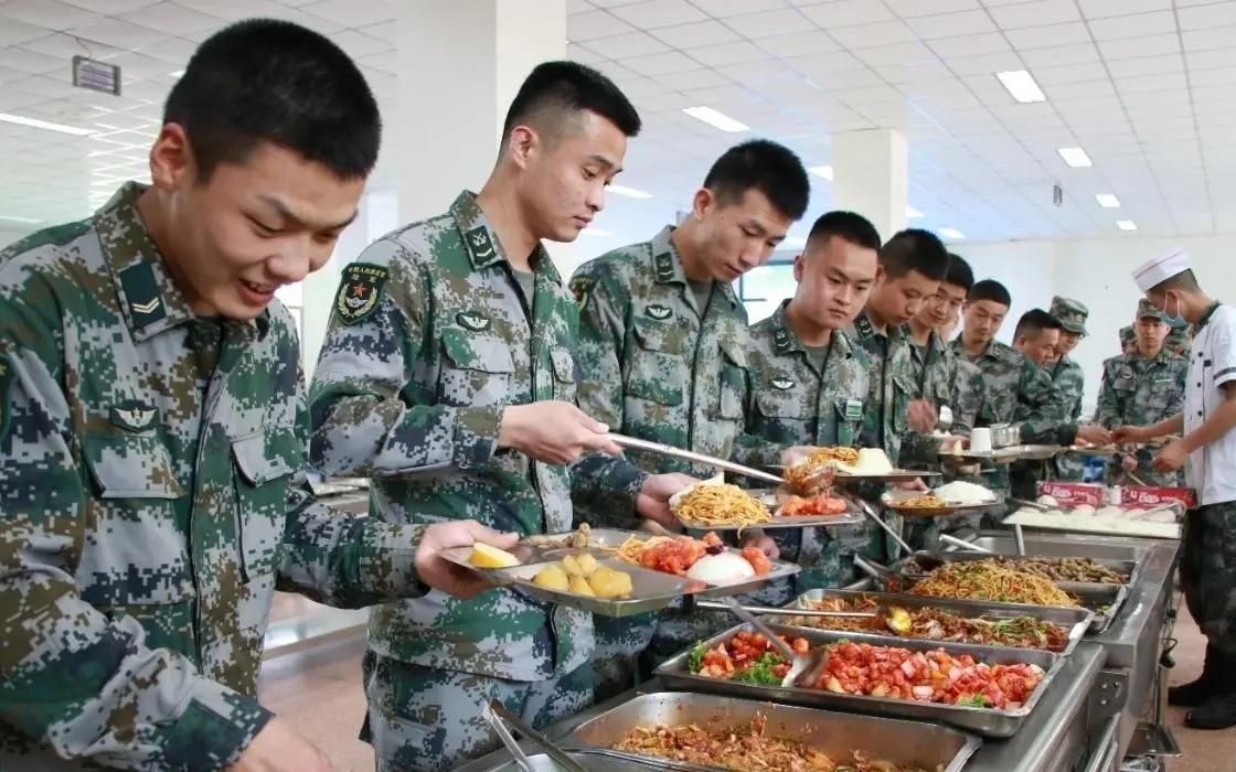 解放军伙食究竟如何？有了这一设备，印度根本比不上