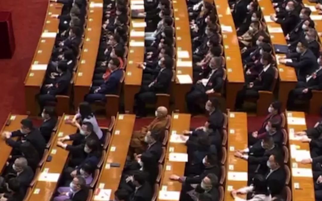 最高人民法院院长张军进行宪法宣誓。