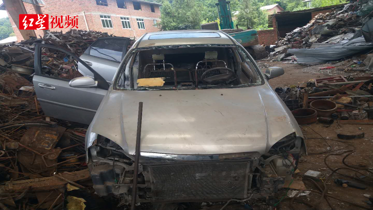 停路边轿车不见了 社区“清理僵尸车”拉去拆了？