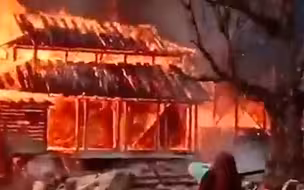 赤焰战场！印巴爆发大规模炮战 房屋被焚毁，灾民纷纷逃散