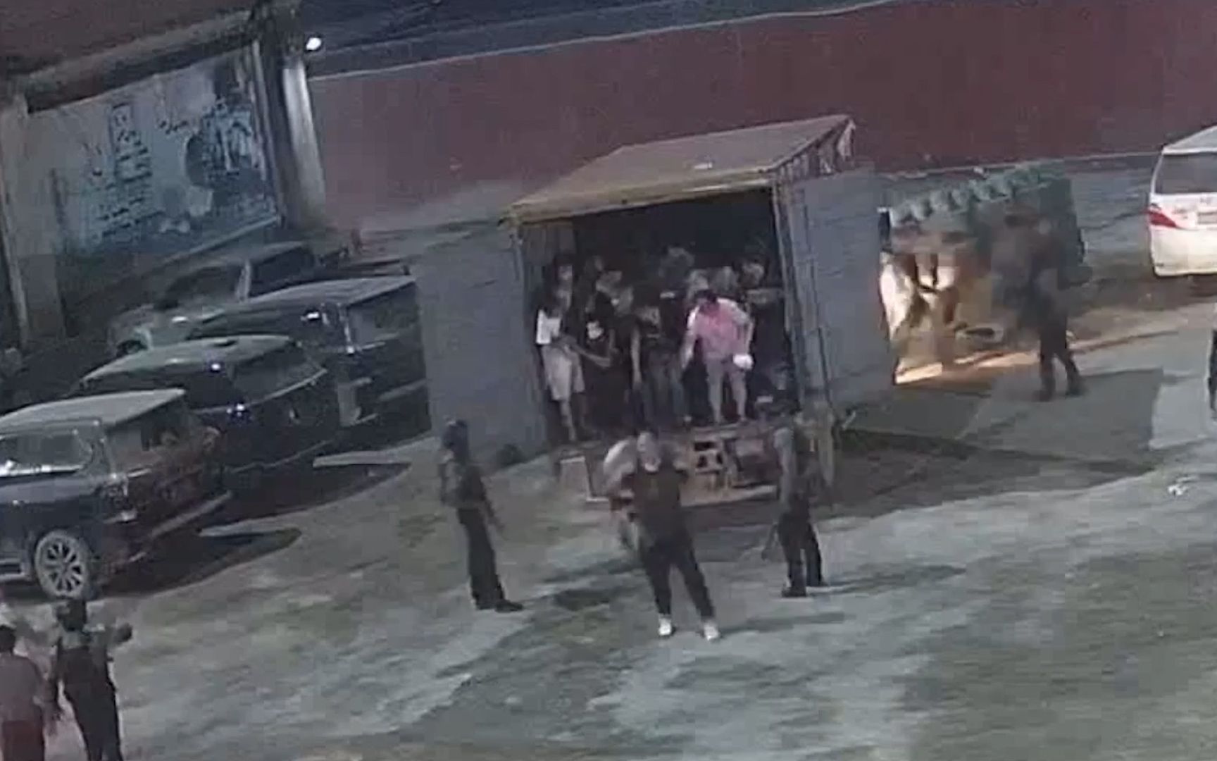 “园区到处喷溅血迹 一个中国人三四十万”缅北电诈更多犯罪细节曝光