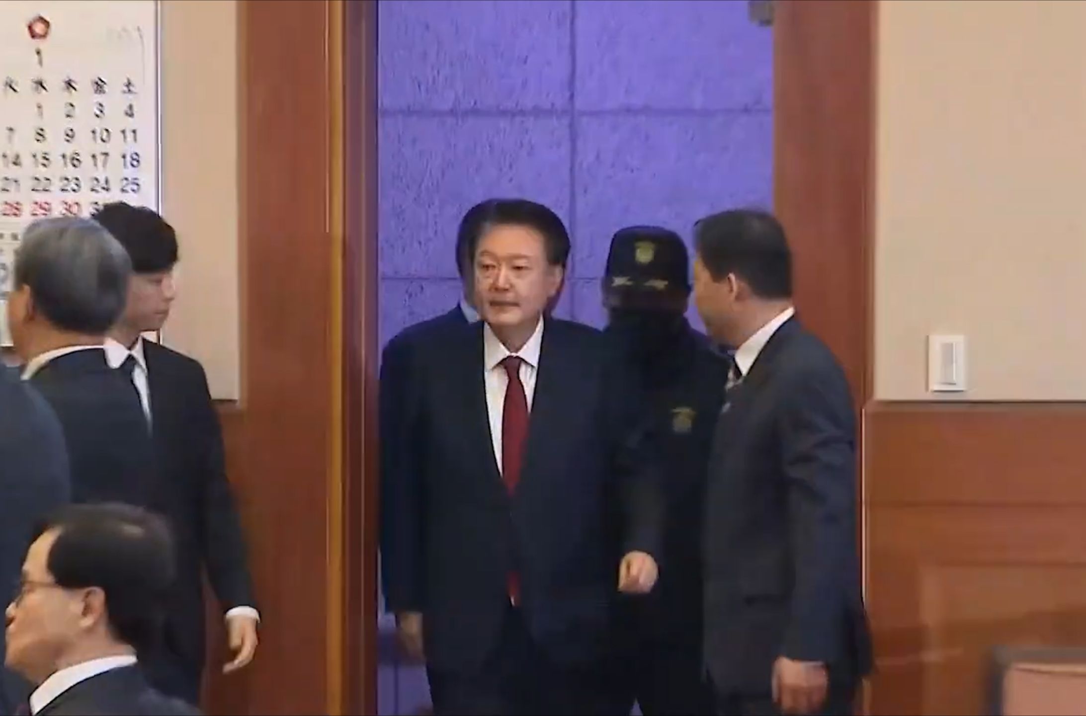 史上首次！尹锡悦抵达宪法法院出席总统弹劾案第三次正式辩论