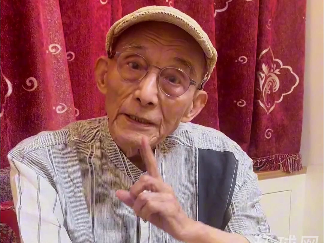 游本昌手举芒果给高考娃娃们加油：祝福你们前途光芒！