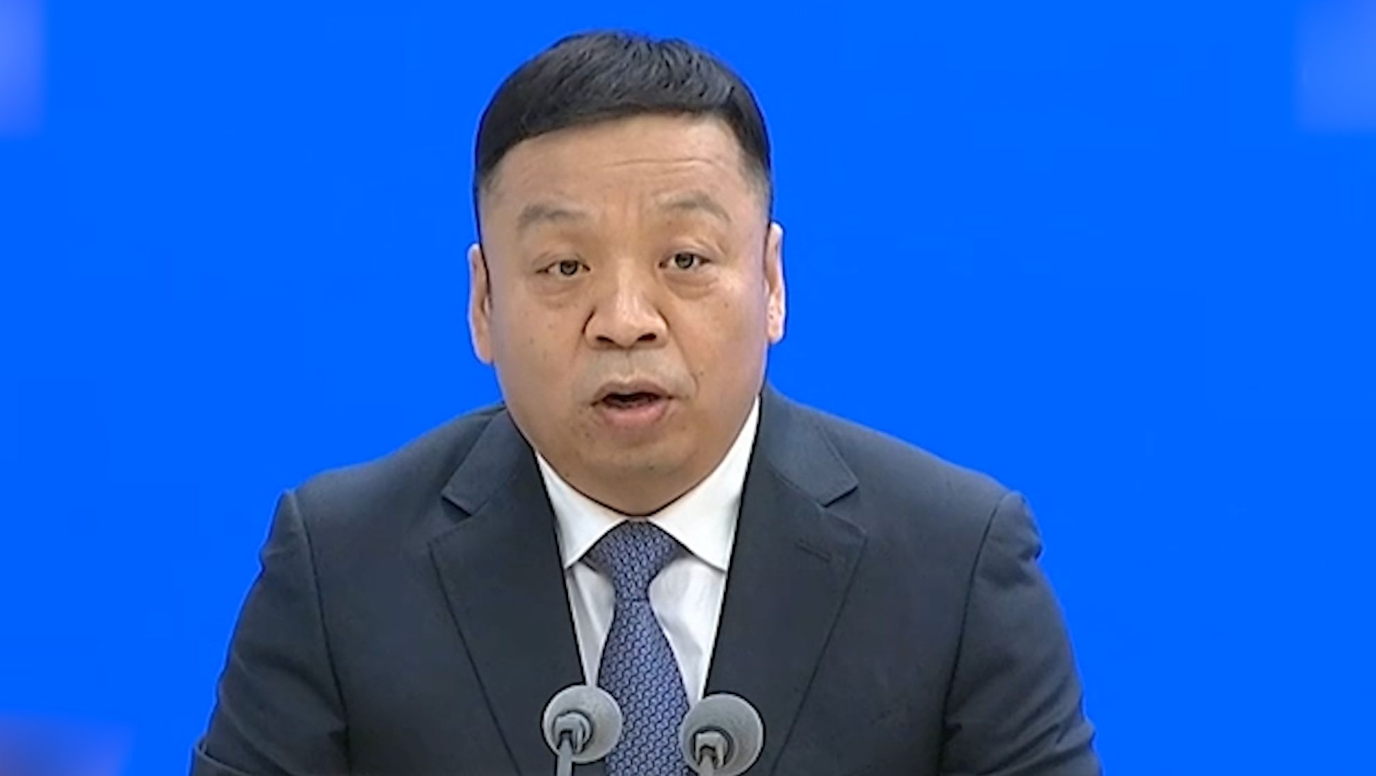 国家卫健委：近期全国多地报告本土聚集性疫情 防控形势严峻复杂