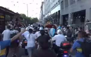 木棺已搬离现场 暴力事件发生后，马拉多纳遗体告别仪式提前结束