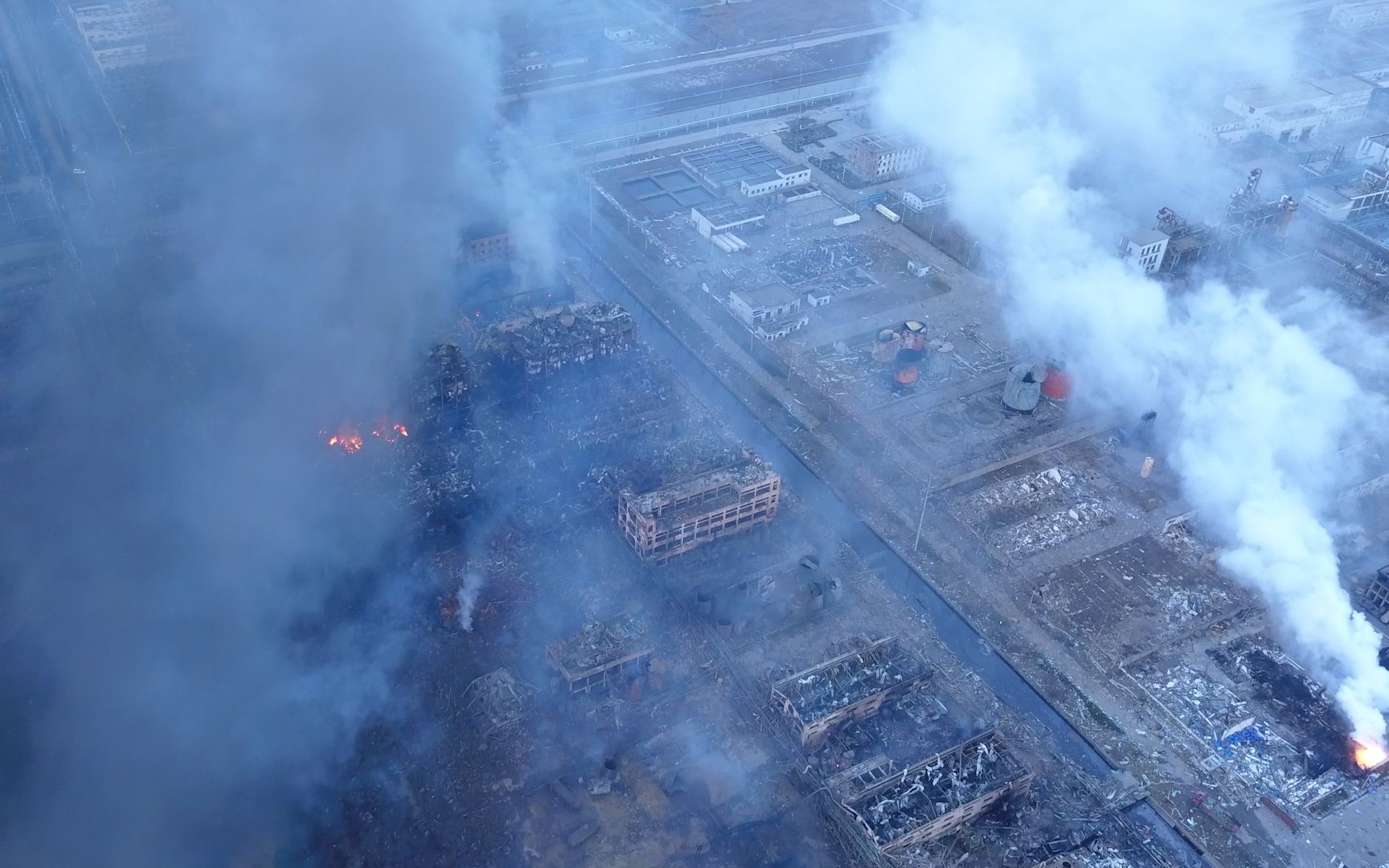 响水爆炸事故系列刑事案件开庭审理 15名公职人员被起诉