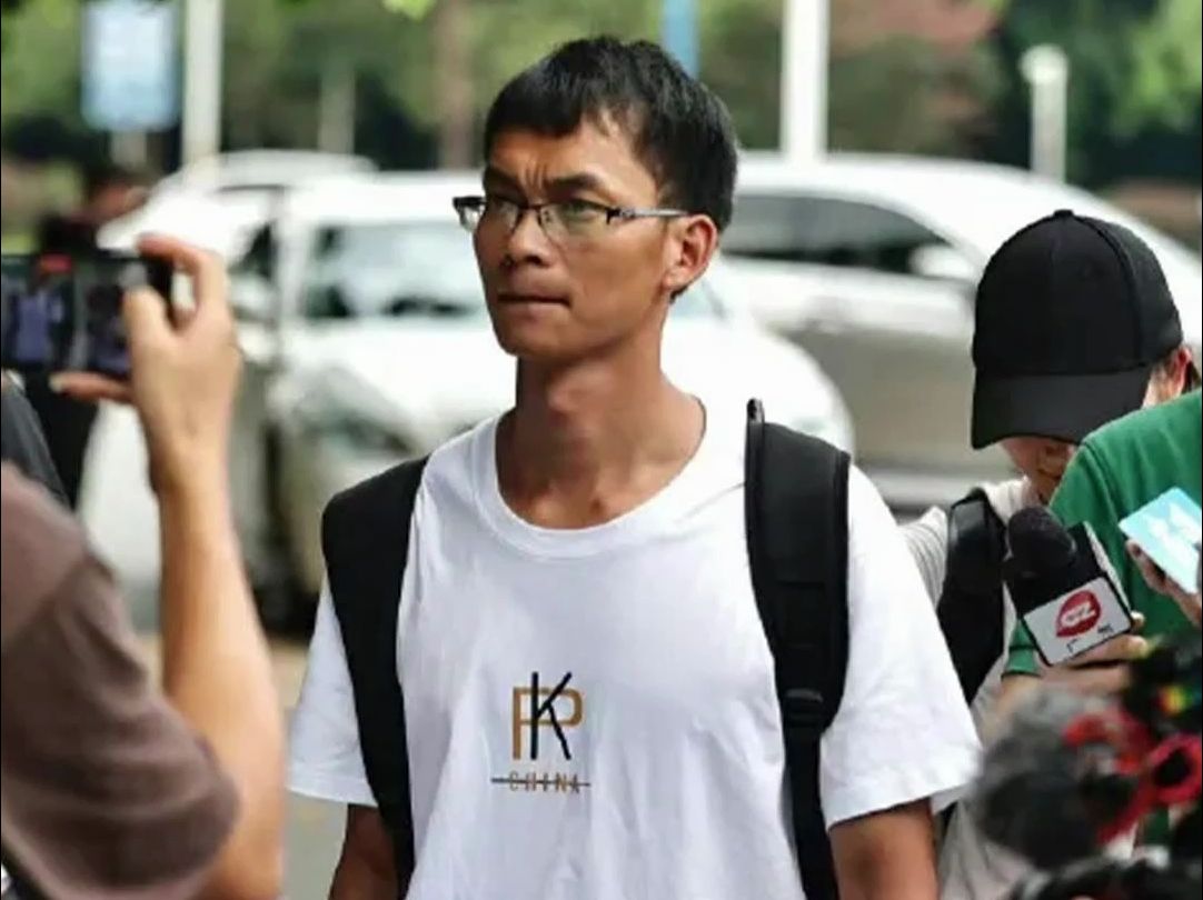 35岁唐尚珺成为大一新生，自我介绍时称“叫叔太尴尬，希望大家叫我珺哥或唐哥”