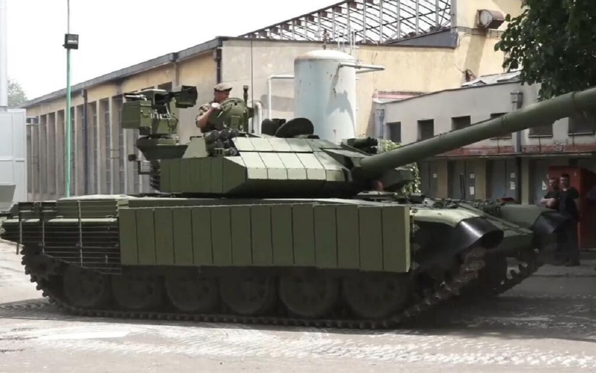 全球最强“魔改”T-72坦克公开亮相，浑身被贴满反应装甲