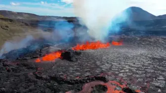 美若幻境！冰岛一座火山喷发吸引大批游客