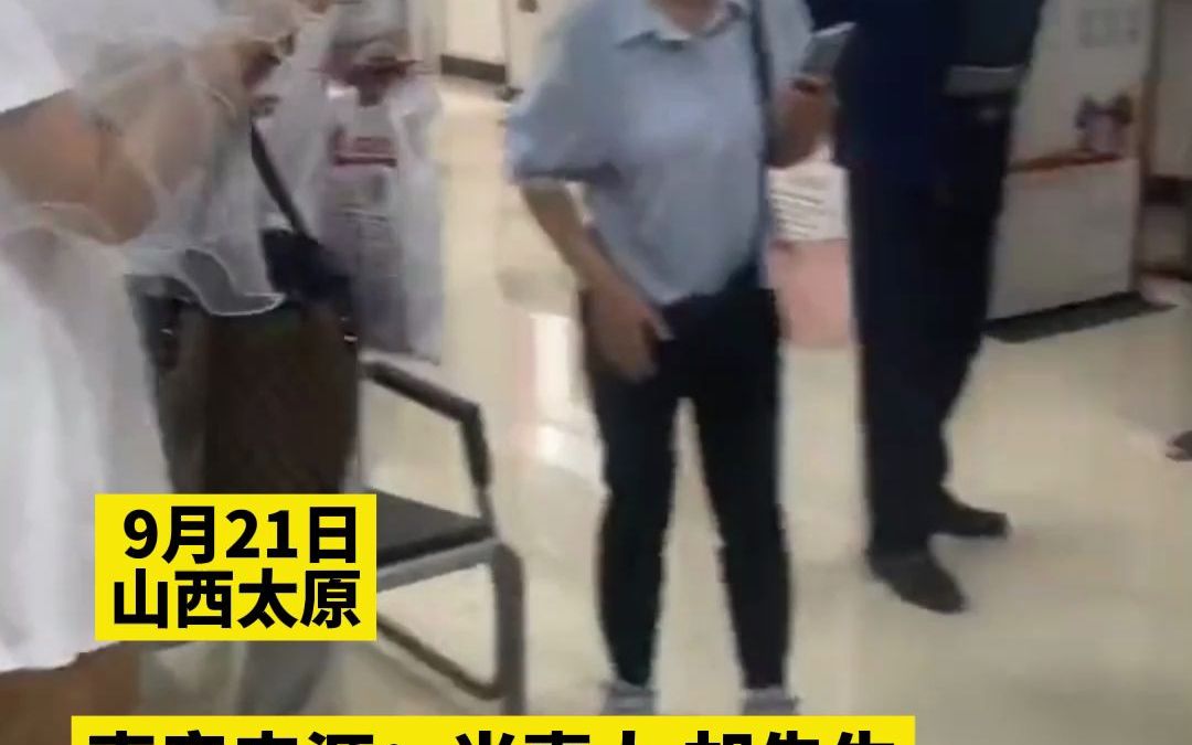 情侣去民政局领证，发现女生都戴头纱还有跟拍摄影师，当事人：大家都很注重仪式感