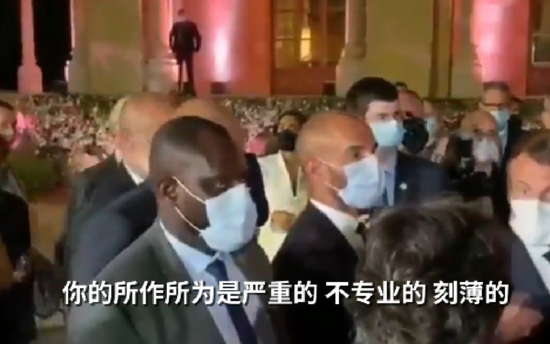 马克龙怒斥泄密记者：你的行为很严重 说完扭头就走